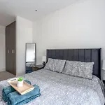 Modern & Cosy Flat In Kingston