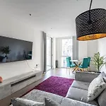 Modern & Cosy Flat In Kingston