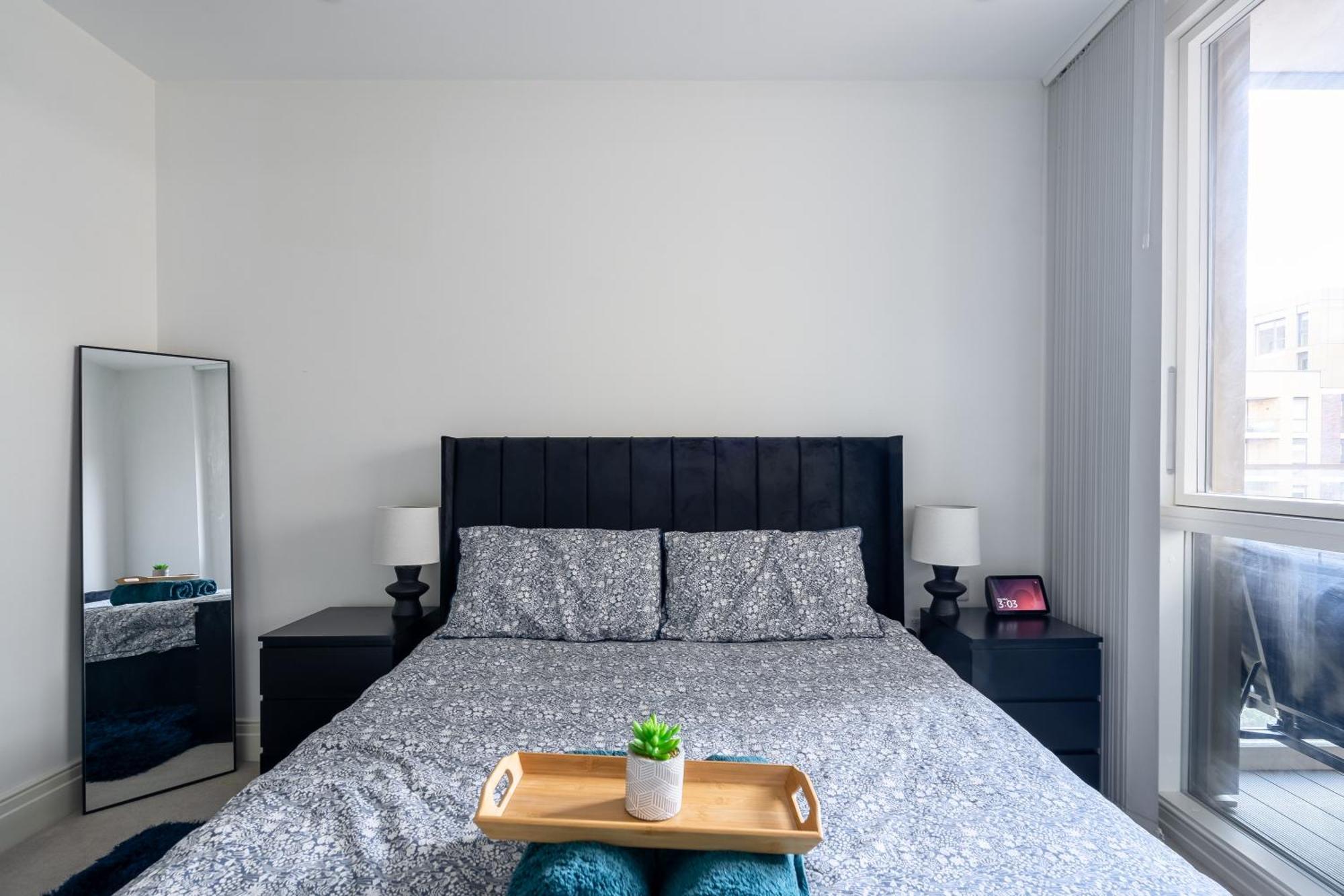 Modern & Cosy Flat In Kingston Apartment *