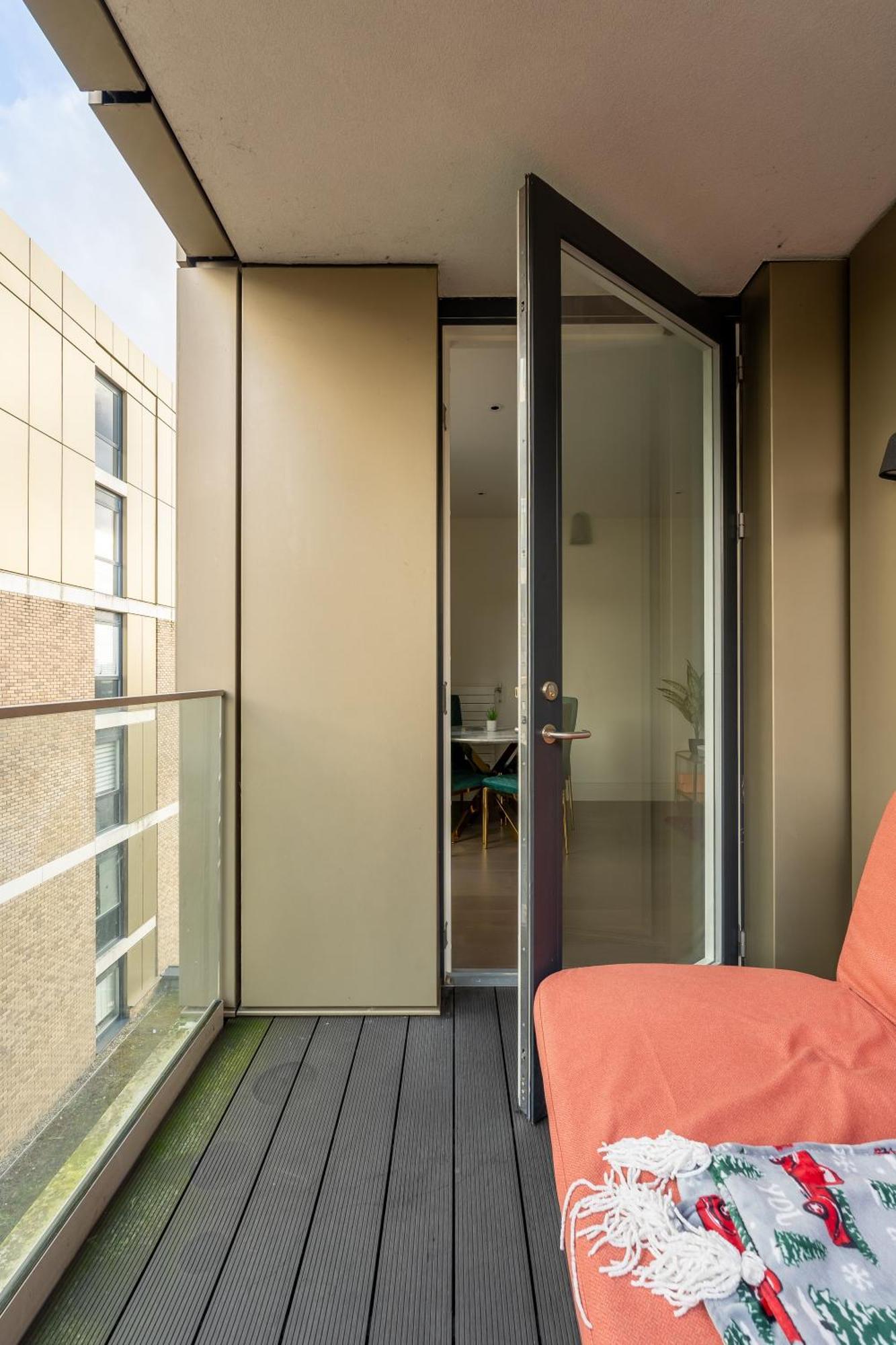 Modern & Cosy Flat In Kingston