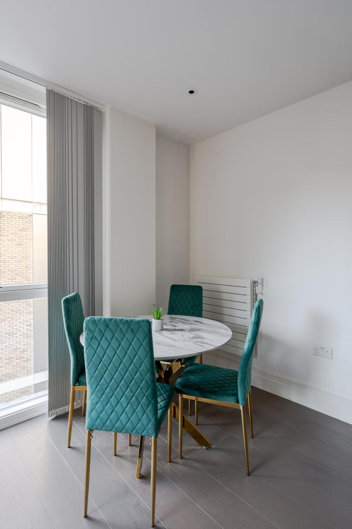 Modern & Cosy Flat In Kingston Apartment
